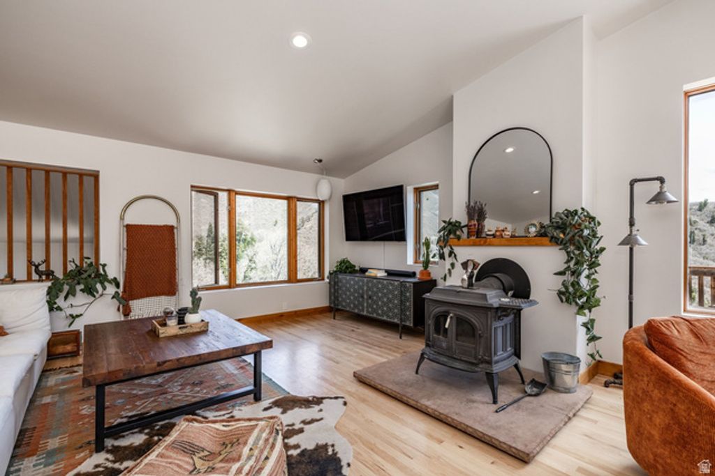 Image 7 of property listing at 6298 E LEFTHAND FORK LN, Emigration Canyon, UT 84108