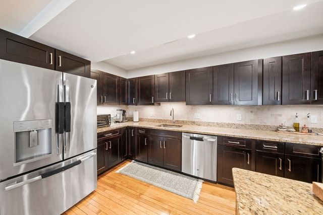 76 Court St 4, Plymouth, MA 02360