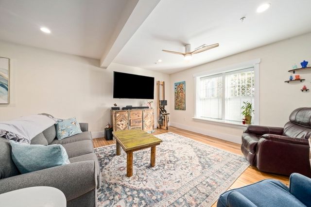 76 Court St 4, Plymouth, MA 02360