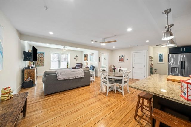 76 Court St 4, Plymouth, MA 02360