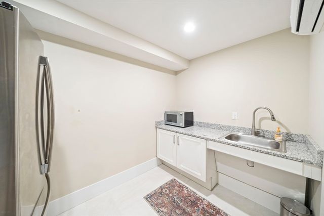 76 Court St 4, Plymouth, MA 02360