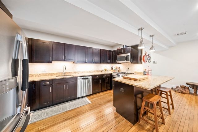 76 Court St 4, Plymouth, MA 02360