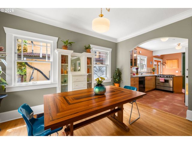 4246 Ne HOYT St, Portland, OR 97213