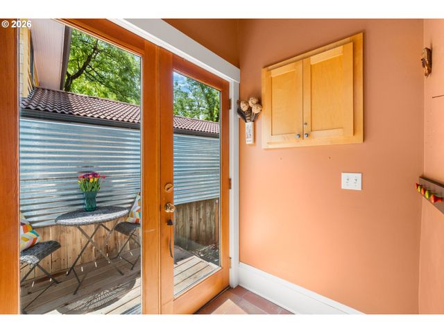 4246 Ne HOYT St, Portland, OR 97213
