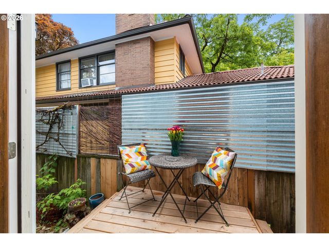 4246 Ne HOYT St, Portland, OR 97213