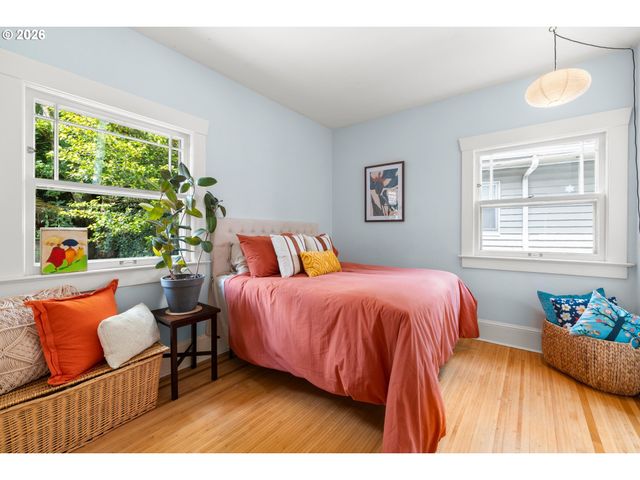 4246 Ne HOYT St, Portland, OR 97213