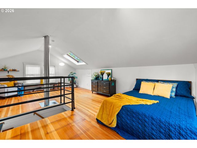 4246 Ne HOYT St, Portland, OR 97213