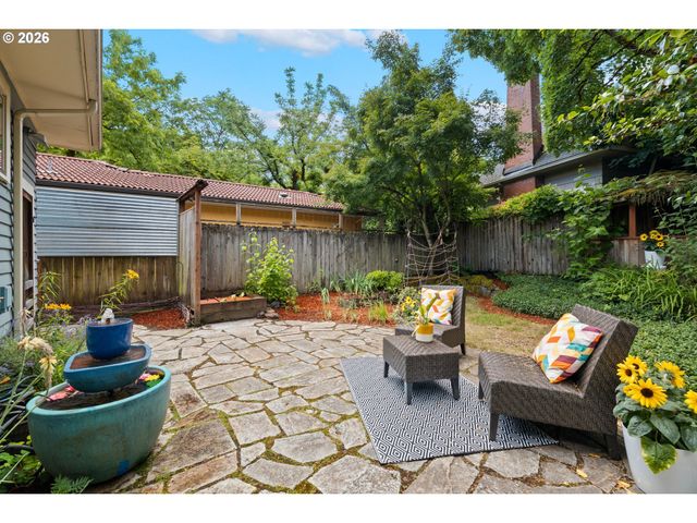 4246 Ne HOYT St, Portland, OR 97213