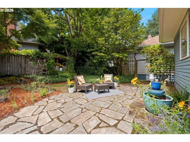 4246 Ne HOYT St, Portland, OR 97213