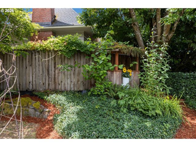 4246 Ne HOYT St, Portland, OR 97213