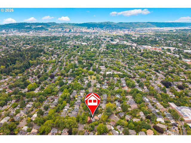 4246 Ne HOYT St, Portland, OR 97213