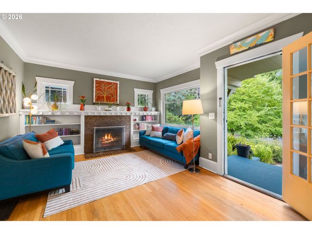 4246 Ne HOYT St, Portland, OR 97213