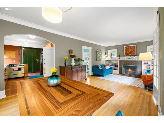 4246 Ne HOYT St, Portland, OR 97213