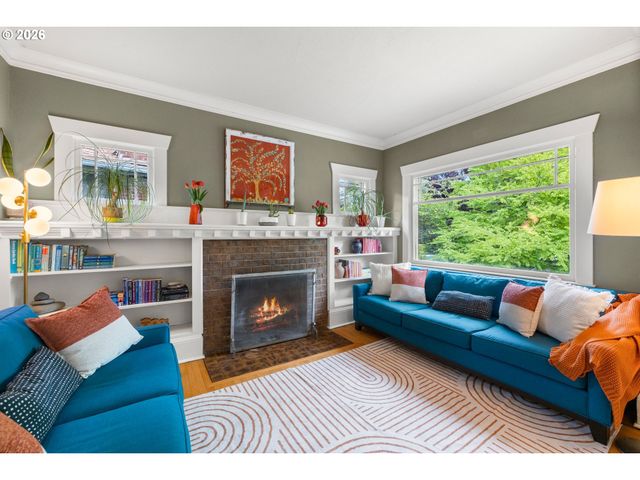 4246 Ne HOYT St, Portland, OR 97213