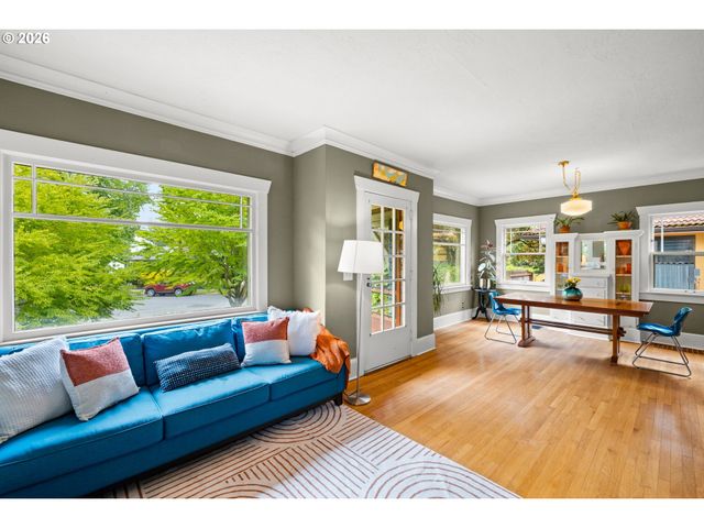 4246 Ne HOYT St, Portland, OR 97213