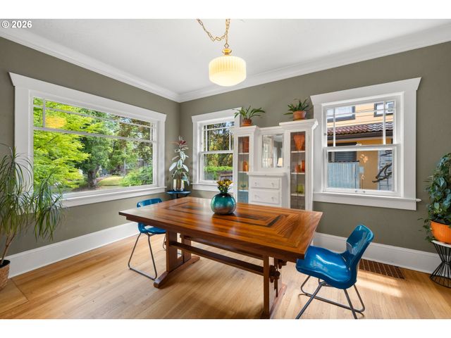 4246 Ne HOYT St, Portland, OR 97213