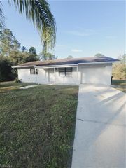 2111 Abbott AVE, Alva, FL 33920