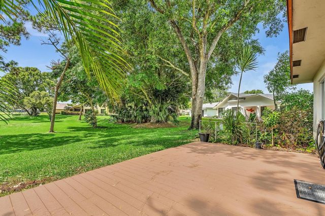 5572 Sugar Mill Court, Delray Beach, FL 33484