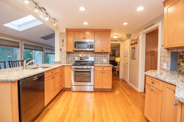 41 Plymouth Ave, Swampscott, MA 01907