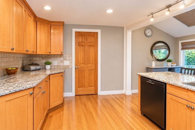 41 Plymouth Ave, Swampscott, MA 01907