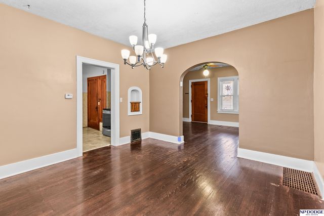 2218 S 42 Street, Omaha, NE 68105