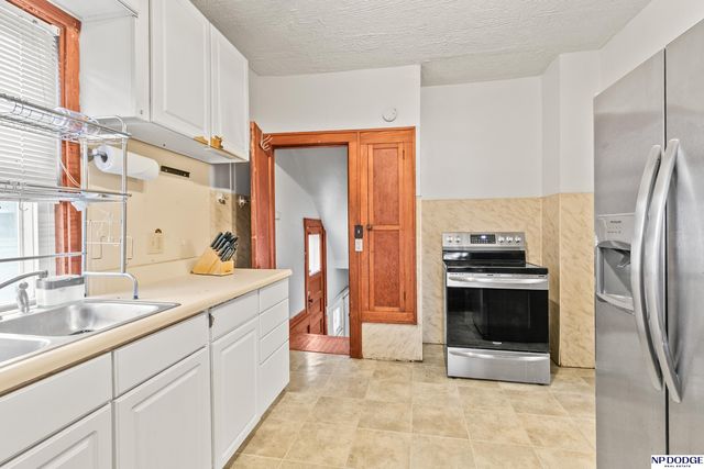 2218 S 42 Street, Omaha, NE 68105