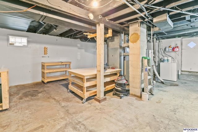 2218 S 42 Street, Omaha, NE 68105