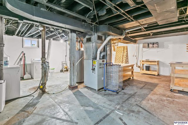 2218 S 42 Street, Omaha, NE 68105