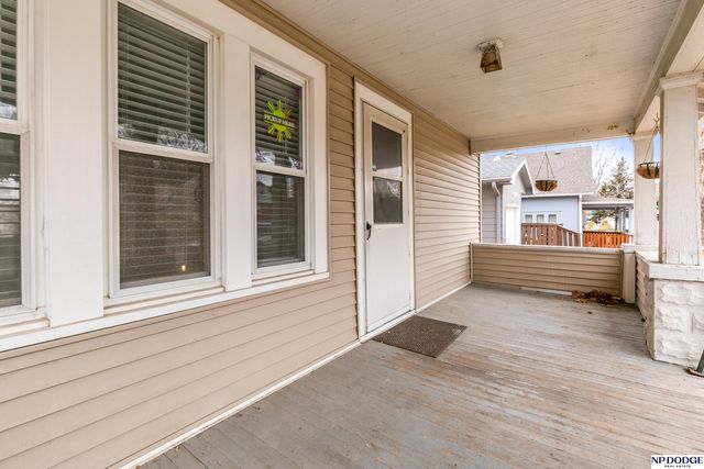 2218 S 42 Street, Omaha, NE 68105