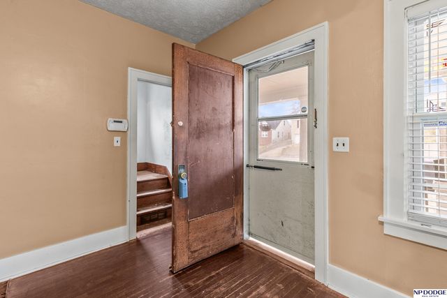 2218 S 42 Street, Omaha, NE 68105