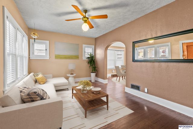 2218 S 42 Street, Omaha, NE 68105