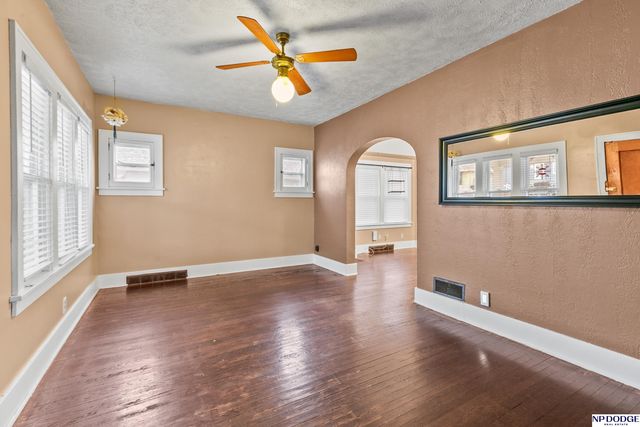 2218 S 42 Street, Omaha, NE 68105