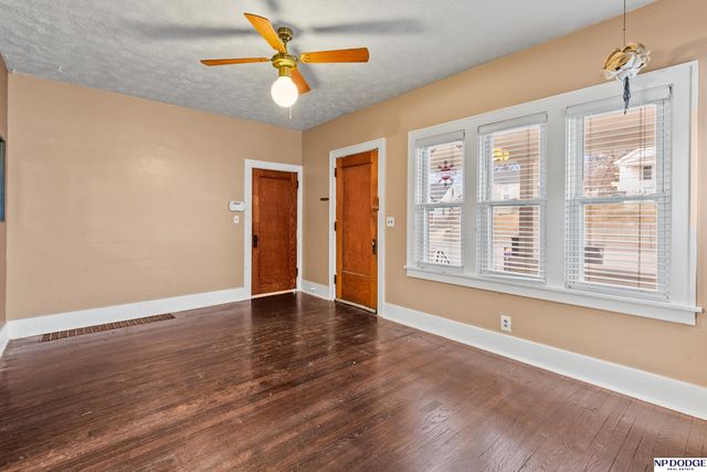 2218 S 42 Street, Omaha, NE 68105