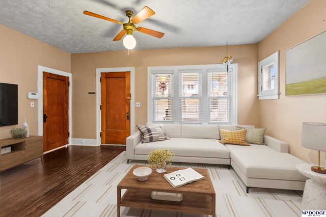 2218 S 42 Street, Omaha, NE 68105