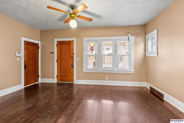 2218 S 42 Street, Omaha, NE 68105