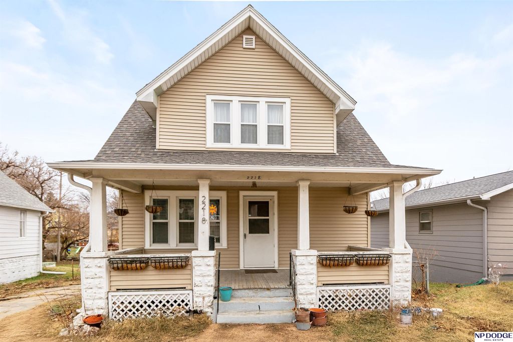 2218 S 42 Street, Omaha, NE 68105