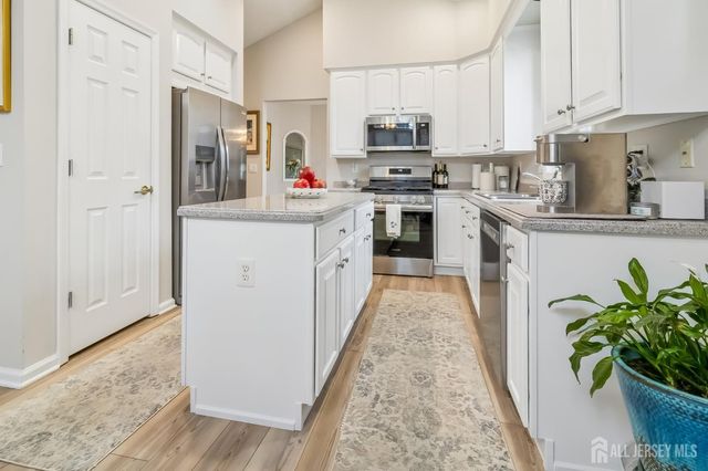 4 Trent Road, Monroe, NJ 08831