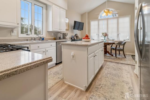 4 Trent Road, Monroe, NJ 08831