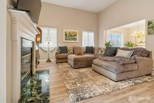 4 Trent Road, Monroe, NJ 08831