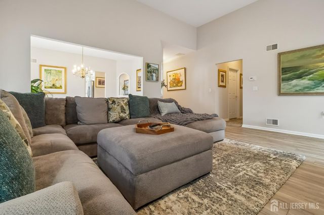 4 Trent Road, Monroe, NJ 08831