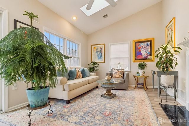 4 Trent Road, Monroe, NJ 08831