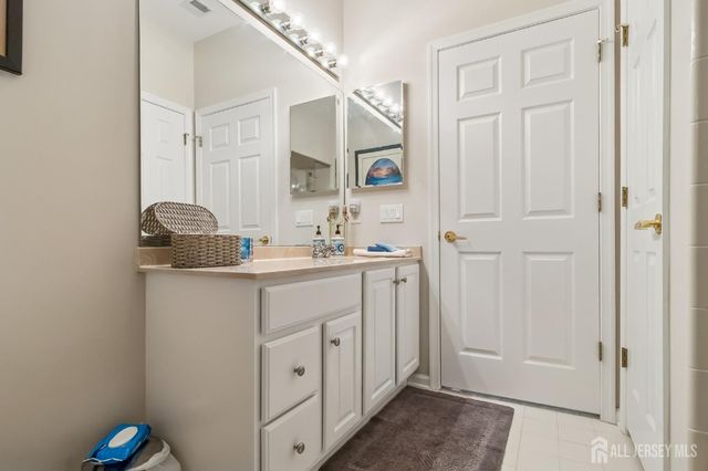 4 Trent Road, Monroe, NJ 08831