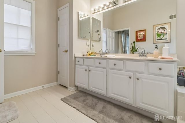 4 Trent Road, Monroe, NJ 08831