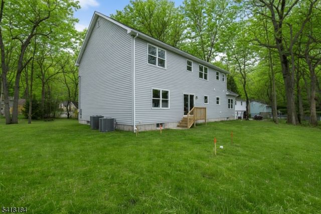 40 Avenue I, Monroe Twp., NJ 08831