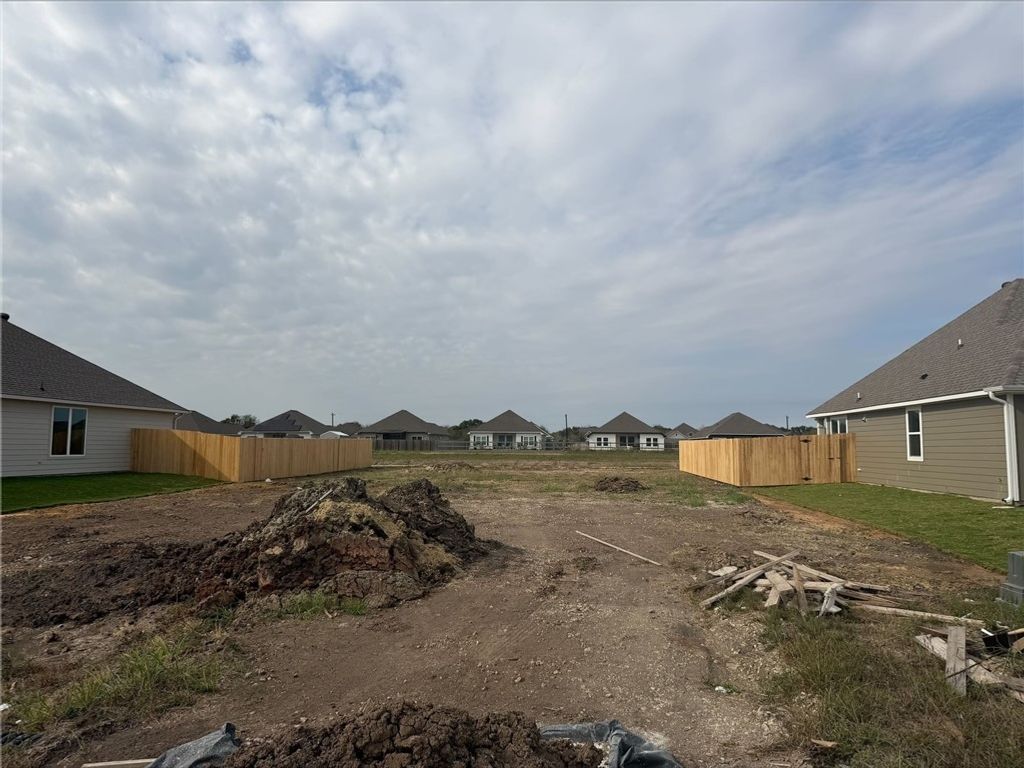 365 Harvest Lake Drive, Snook, TX 77878