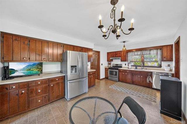 10 Washington Avenue, Sloatsburg, NY 10974