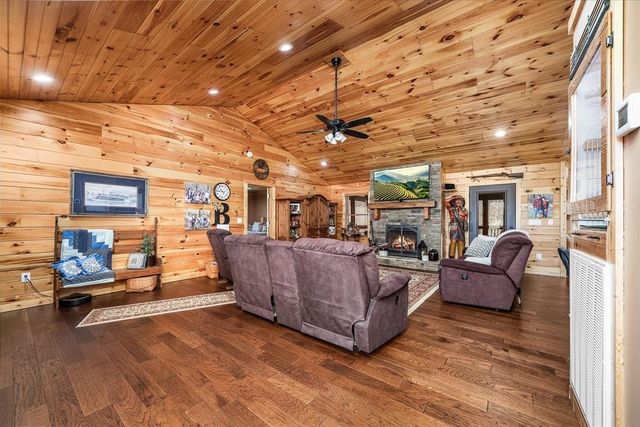 253 Hiawassee Ln, NW, Celina, TN 38551