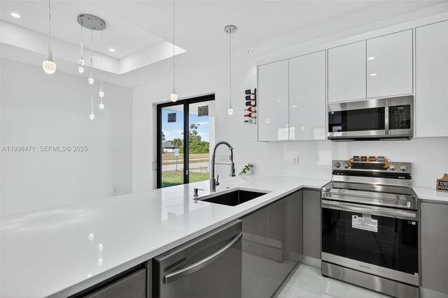 2325 NW 25 Lane, Cape Coral, FL 33993