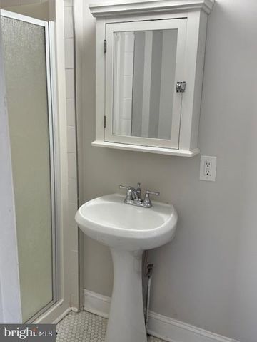 26 W PEARL STREET, Burlington, NJ 08016