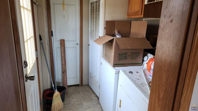 15571 154th Rd, Mayetta, KS 66509